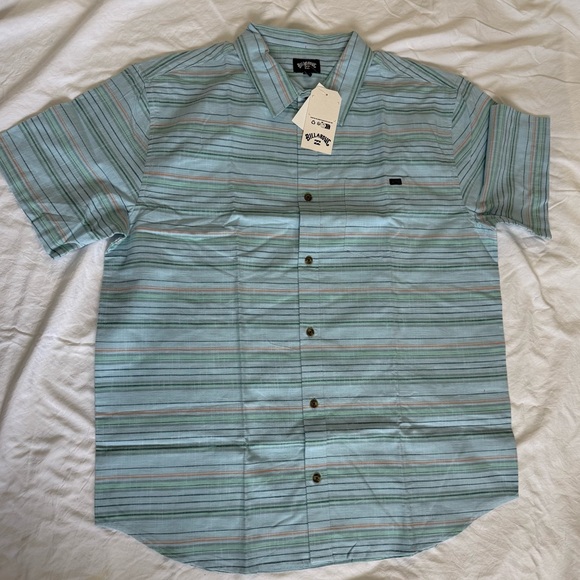 NWT Billabong Men’s Blue Striped Button Down Collared Shirt - Picture 1 of 4